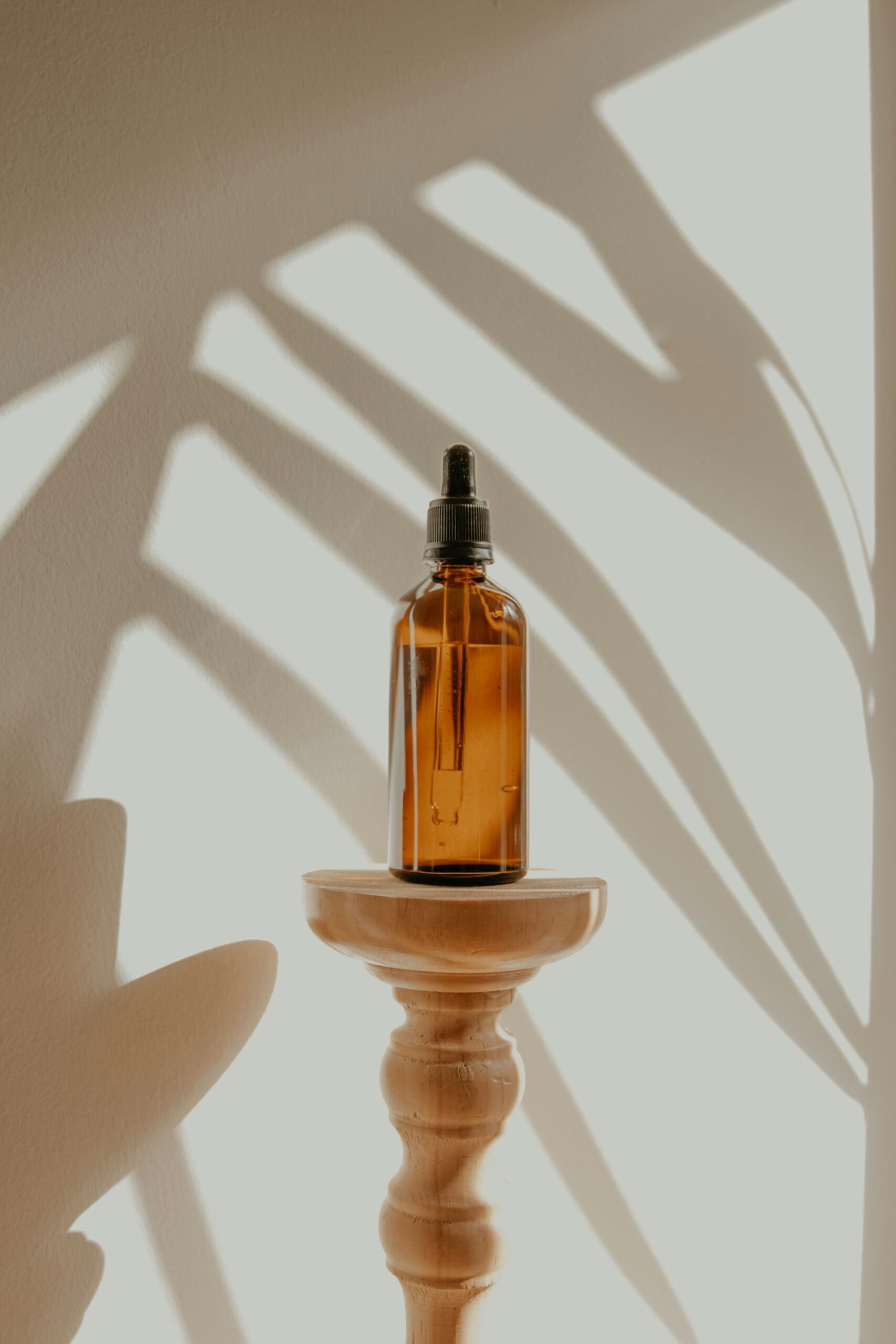 Dropper bottle of cosmetic oil